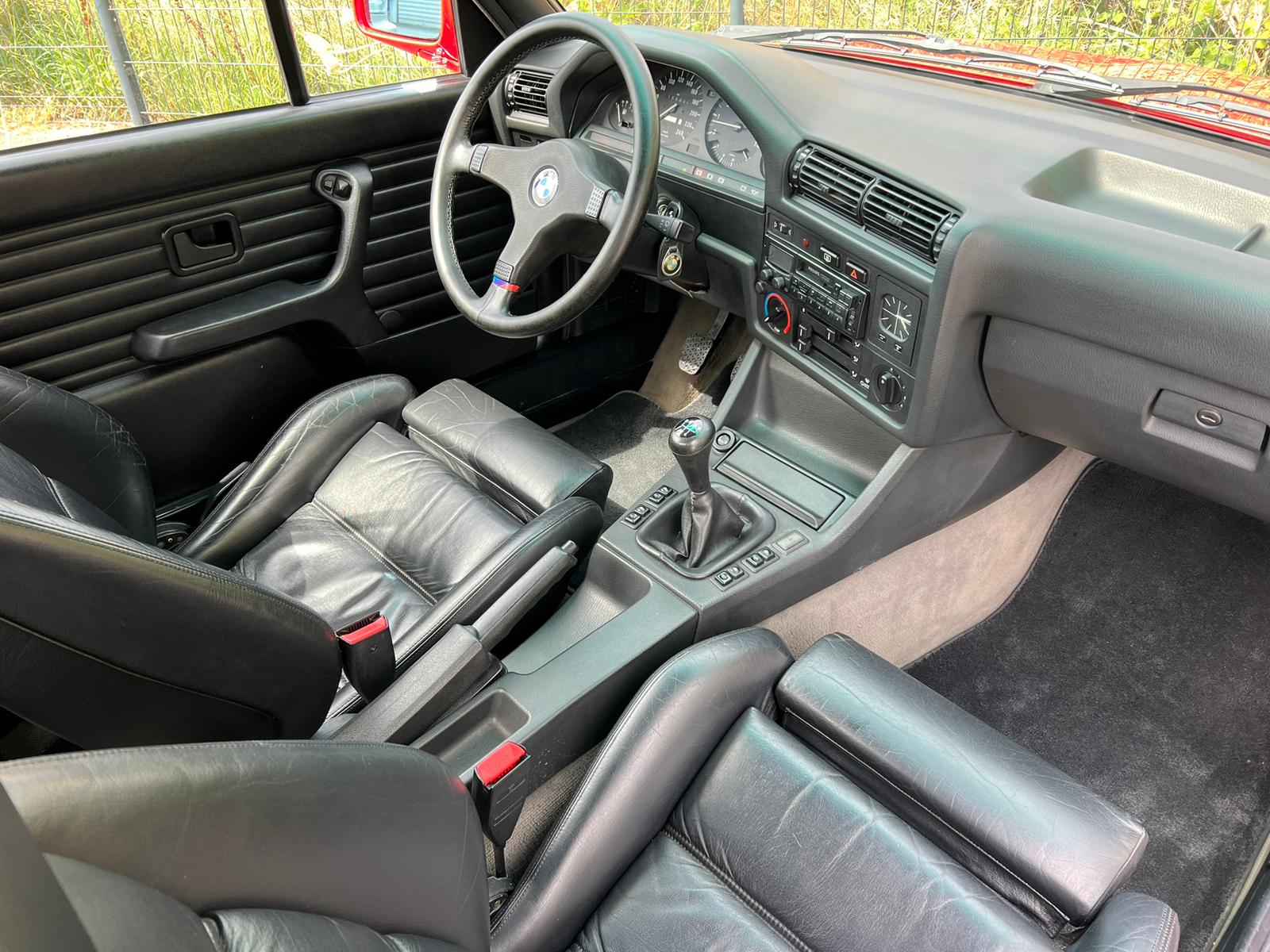 BMW E30 325 i CABRIOLET