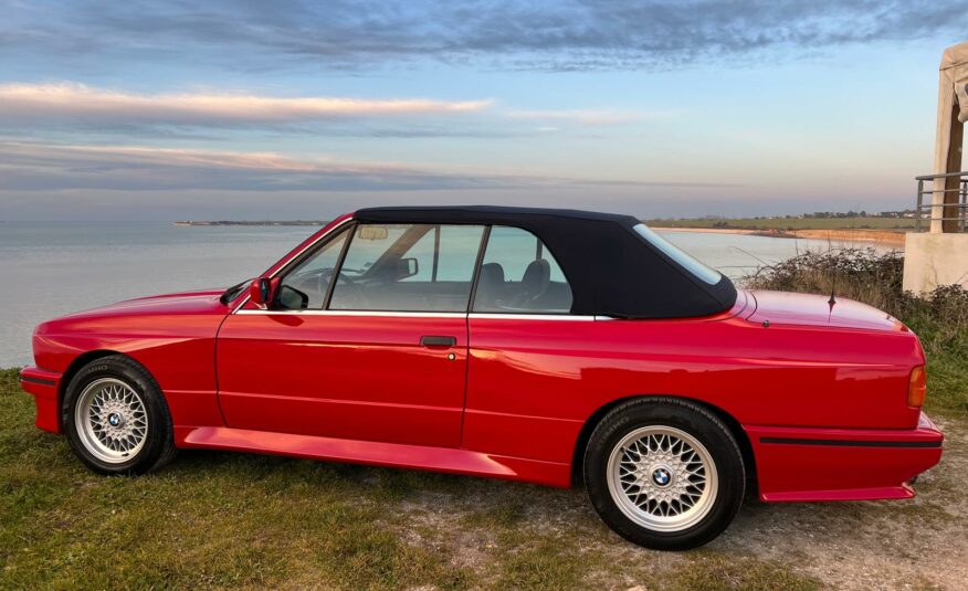 BMW 320i E30 PACK M3 ORIGINE FRANCAISE 1ère Main*ETAT EXCEPTIONNEL*