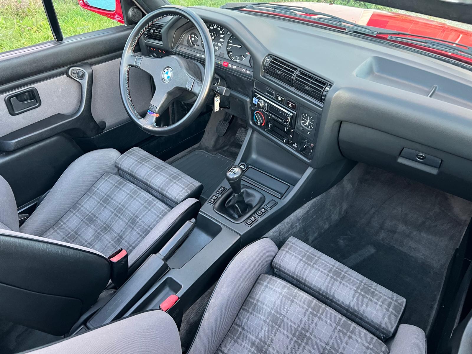 BMW 320i E30 PACK M3 ORIGINE FRANCAISE 1ère Main*ETAT EXCEPTIONNEL*