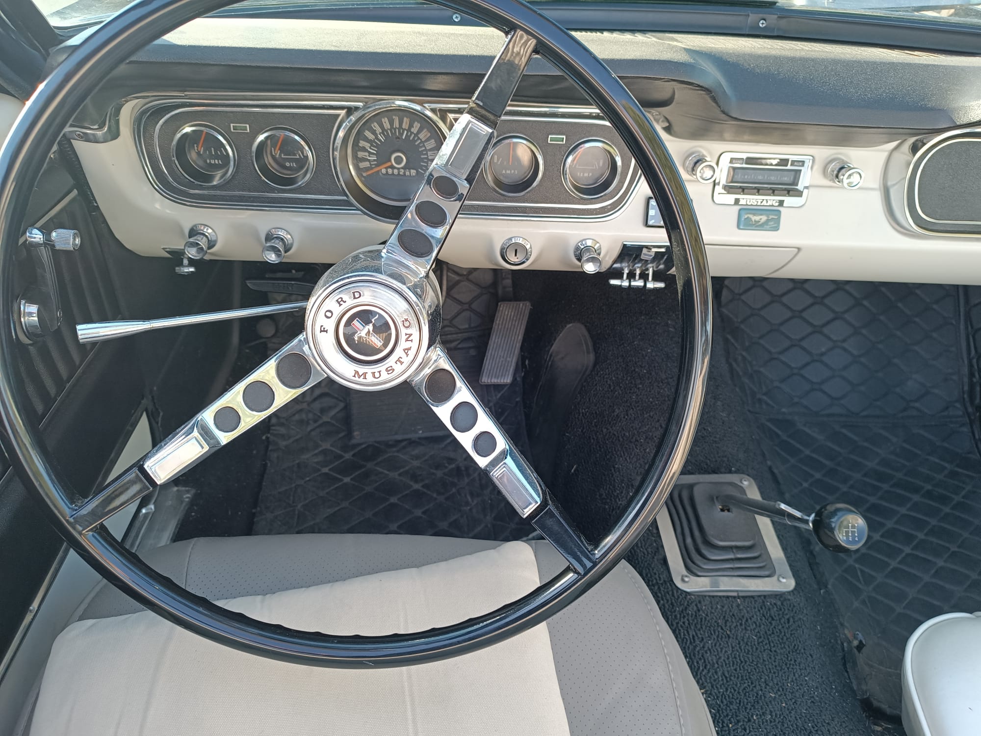 FORD MUSTANG 1965 V8