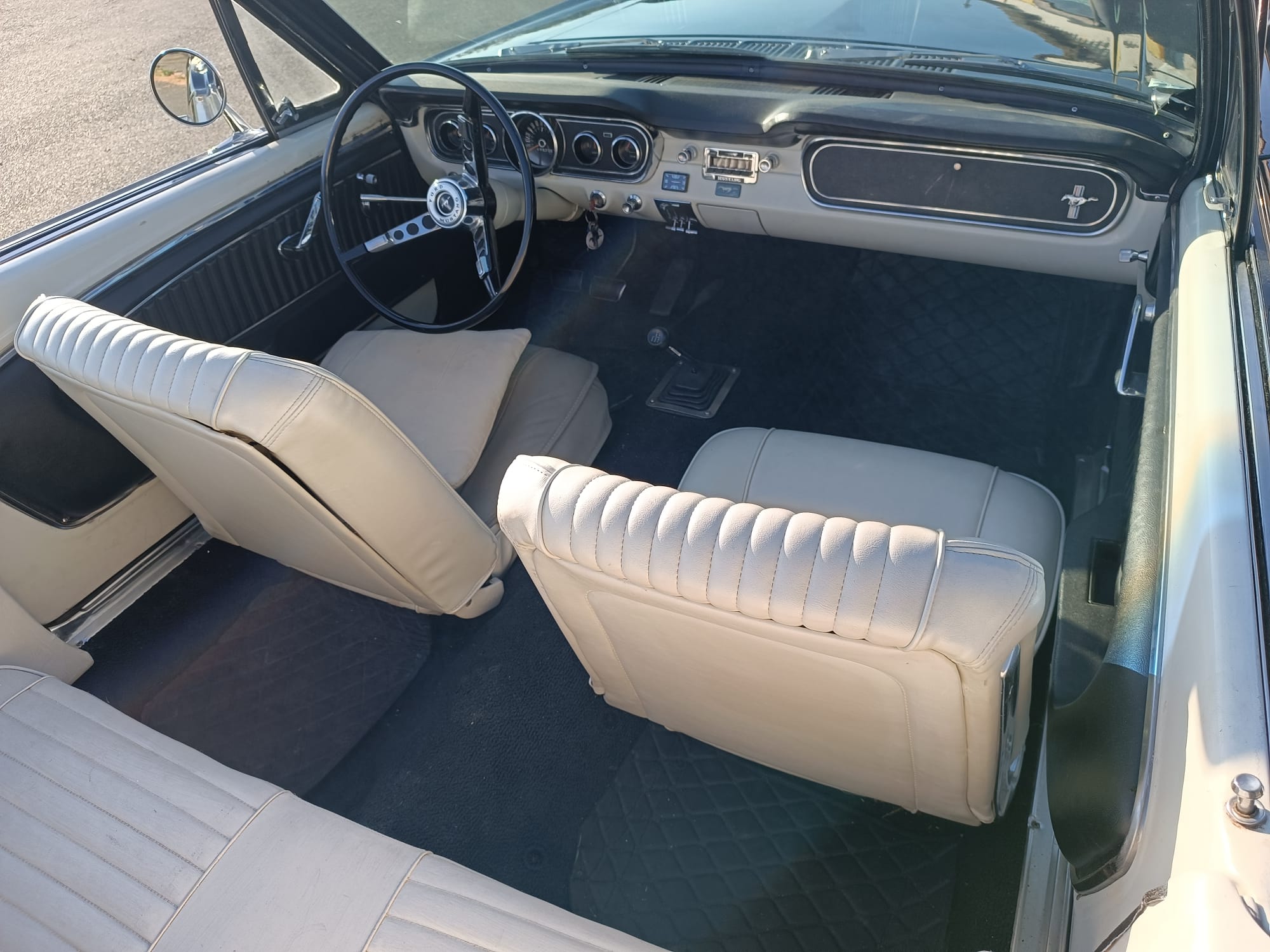 FORD MUSTANG 1965 V8